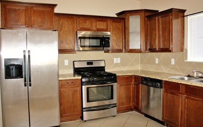 Foto del edificio - ELEGANT EASTSIDE HOME FOR RENT