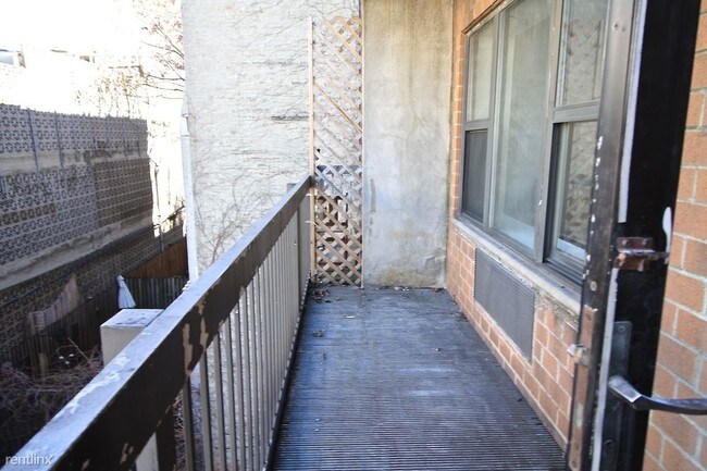 Building Photo - 337 W 44th St