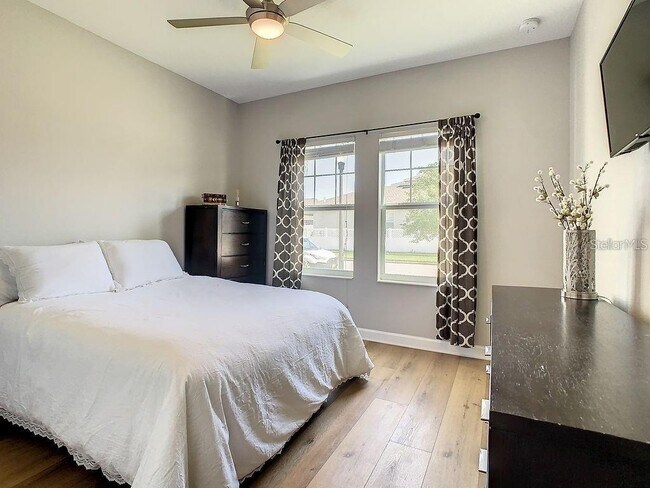 Building Photo - 10264 Love Story St