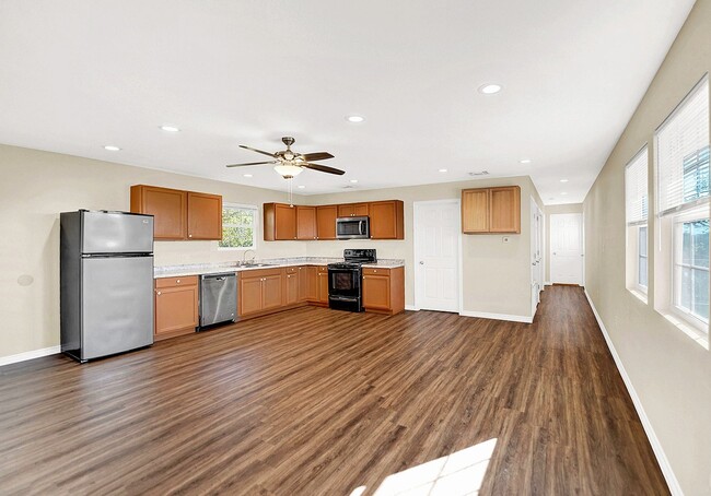 Building Photo - 207 Oakwood Loop