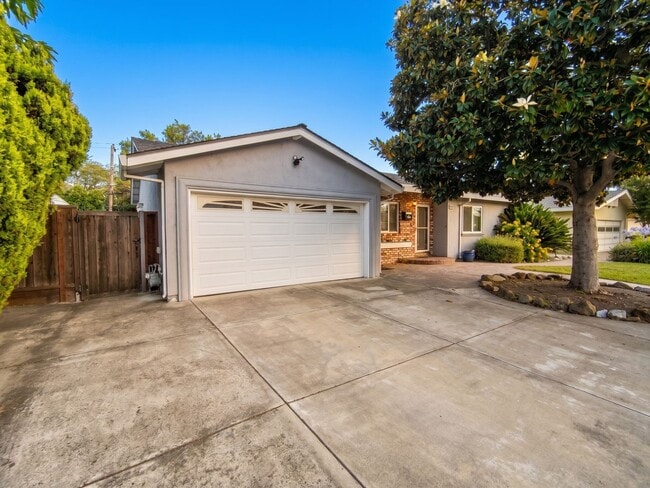 Photo - 8525 Bandon Dr House