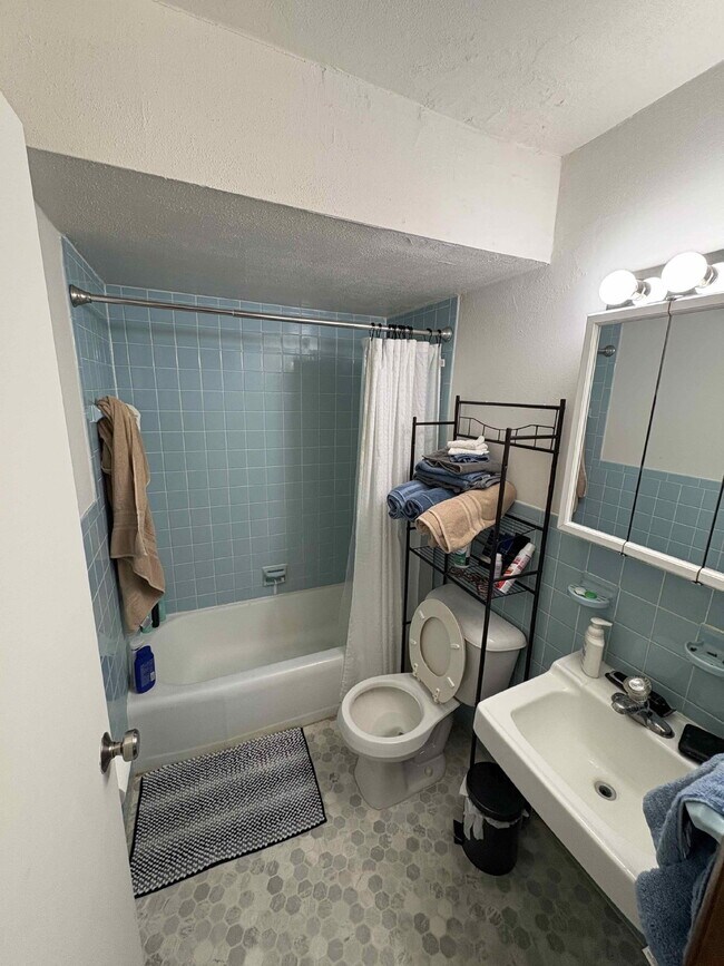 Foto del edificio - 1 bed 1 bath apartment for rent!