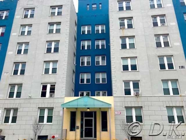 Foto del edificio - 215 E Broadway