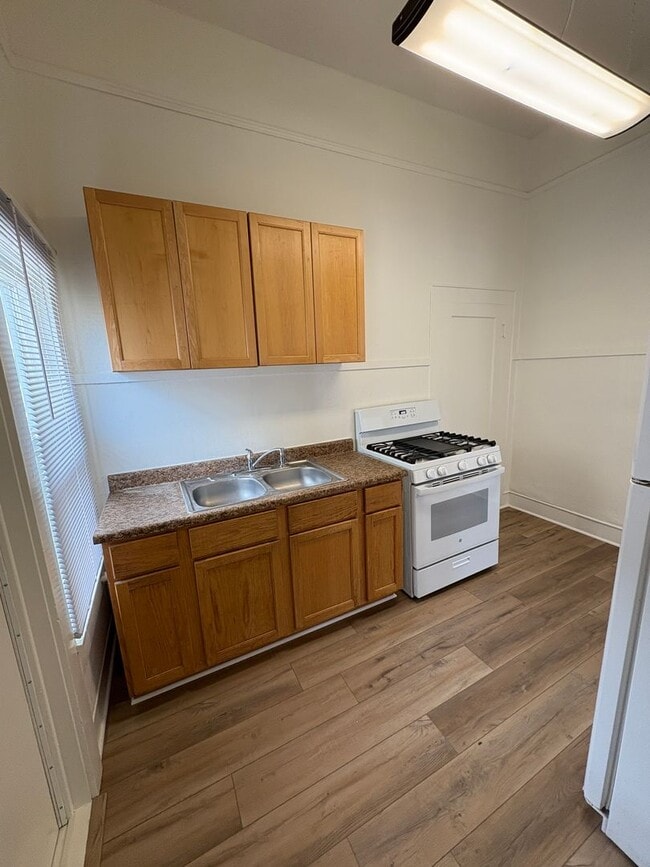 Building Photo - Studio Located Downtown Ventura, Close to the Beach!