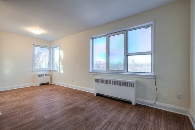 Building Photo - 36 Wood Glen Rd