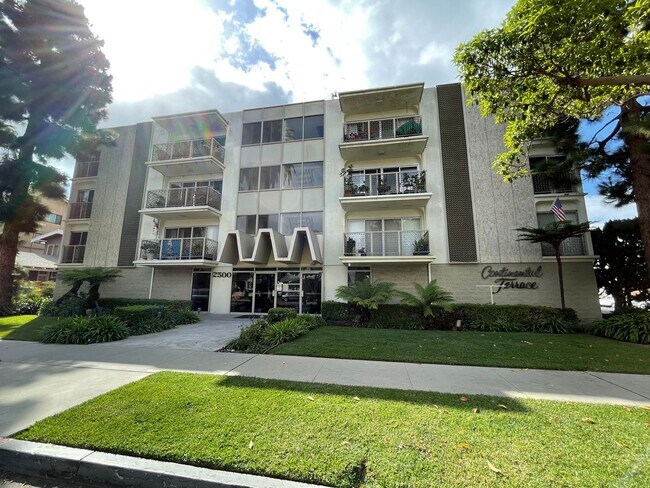 Building Photo - Amazing one bedroom Condo in Long Beach! J...