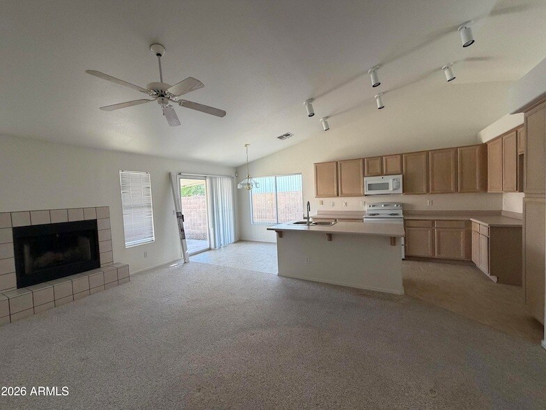 Foto del edificio - 1407 W Bluefield Ave