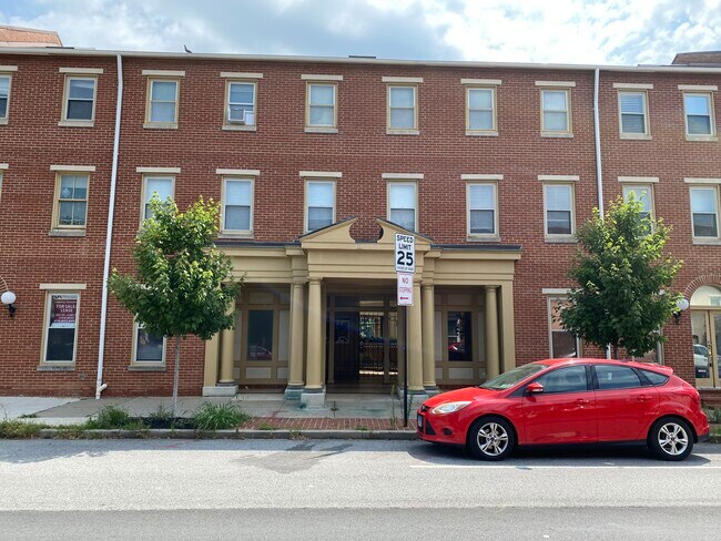 Building Photo - 723 S Charles St
