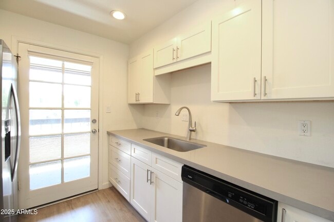 Foto del edificio - 5998 N 78th St