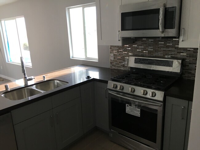 Kitchen - 4203 Verdant St