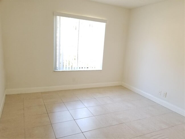 Building Photo - 9521 SW 138th Pl