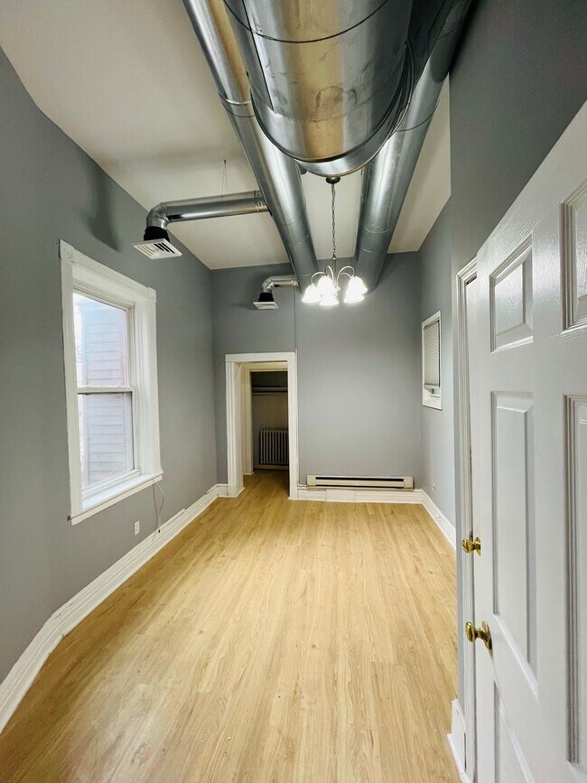 Building Photo - Beautiful 2 Bed - 1 Bath Apartment in Center Square, Albany.