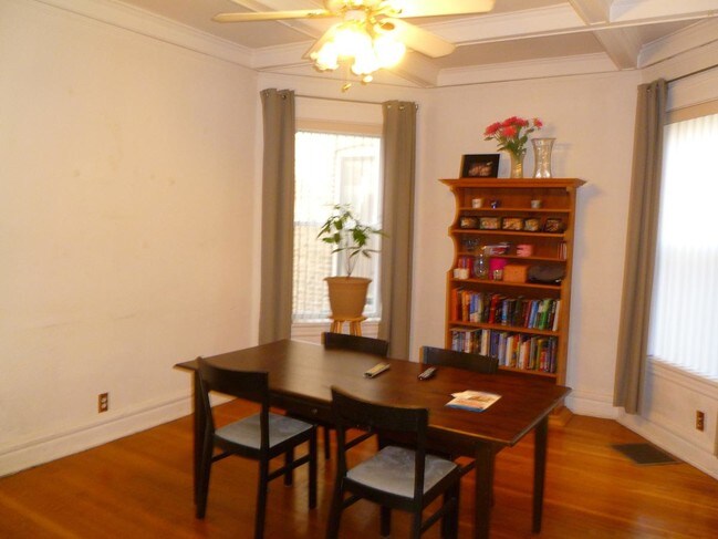 Foto del edificio - 3704 N Magnolia Ave