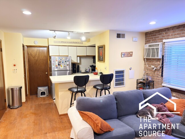 Building Photo - 715 W Diversey Pkwy