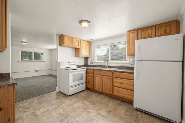 Building Photo - 792 500 N