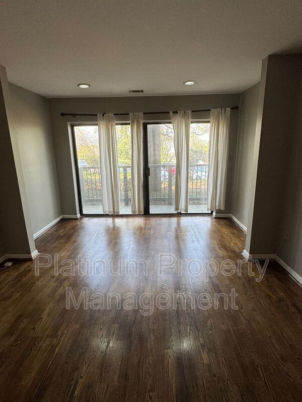 Foto del edificio - 1117 Pine Heights