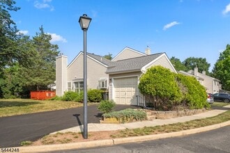 Building Photo - 123 Harrow Dr