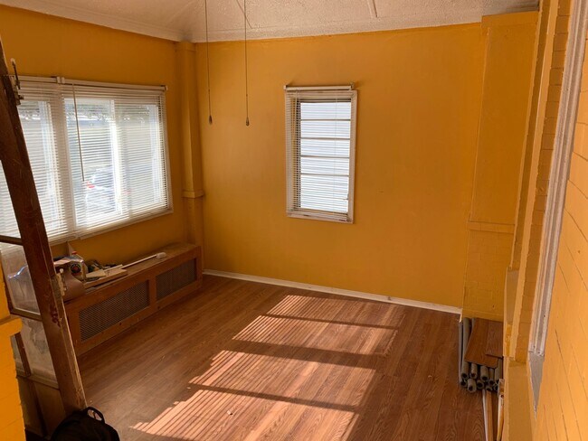 Building Photo - Beautiful 4-Bedroom Twin Home in Elmwood P...