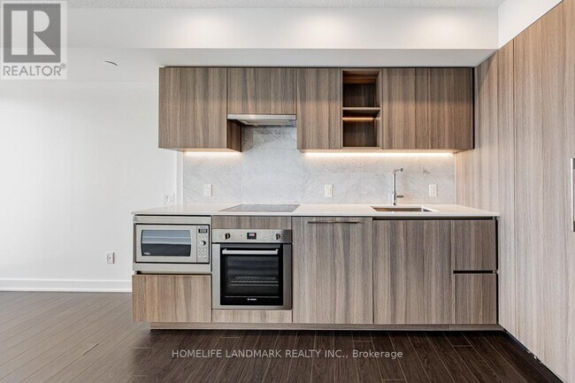 Photo du bâtiment - 17-1517 Bathurst St