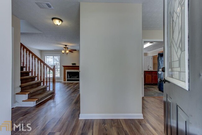 Building Photo - 523 Longwood Ln