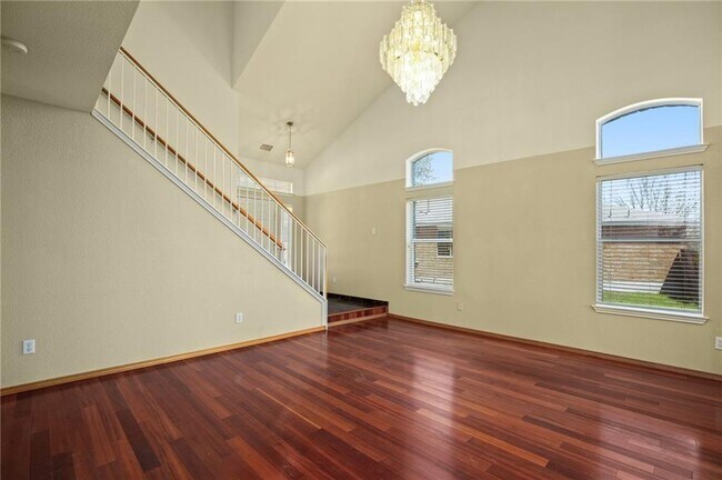 Building Photo - 1825 Golden Sunrise Ln