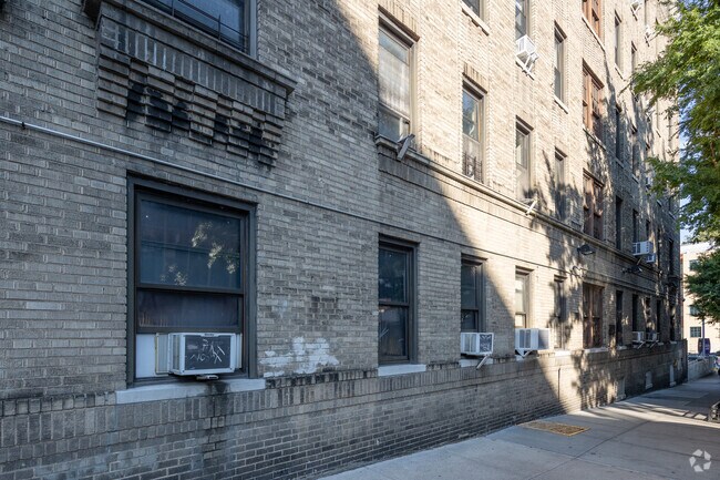 Building Photo - 105-115 Bennett Ave