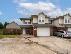 Building Photo - 2910 Dawn Ct