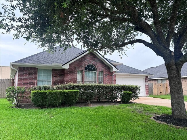 Foto del edificio - 7502 Quiet Trace Ln