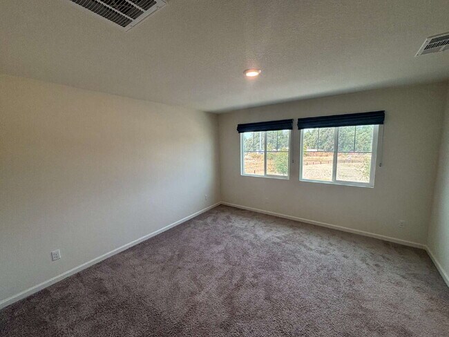 Foto del edificio - Updated 4-Bedroom Home Near Antelope Greens Golf Course – Large Backyard & Pet Friendly!