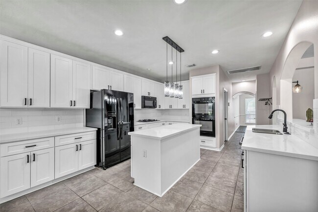 Building Photo - 3 Renoir Trail Pl