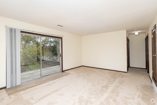 2BR , 1,5BA - 952SF - The Villa