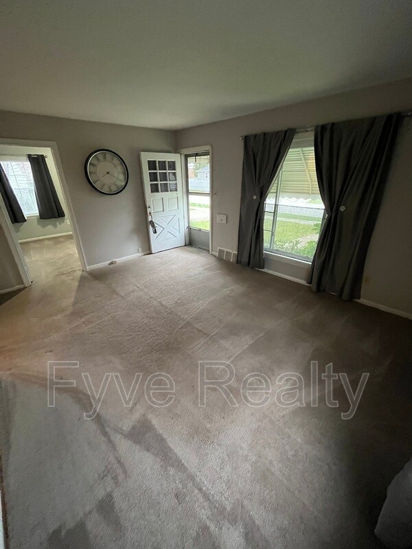 Building Photo - 7475 Lanier Dr