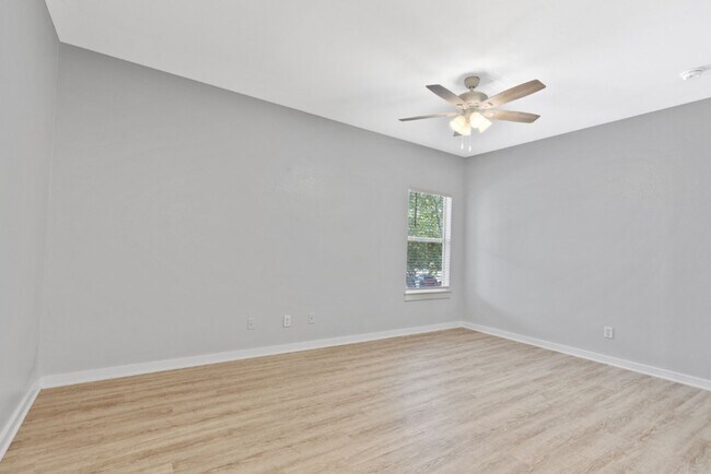 Foto del edificio - 2106 Cullen Ave