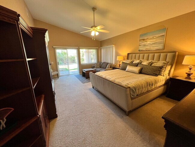 Foto del edificio - 45585 Torrey Pines Ct