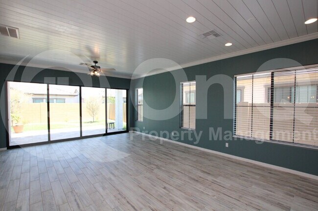 Foto del edificio - 2116 E Oriole Dr