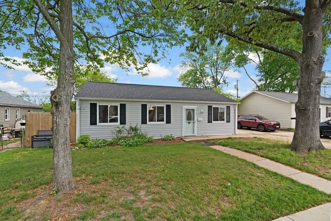 Building Photo - 1713 Lansing Rd