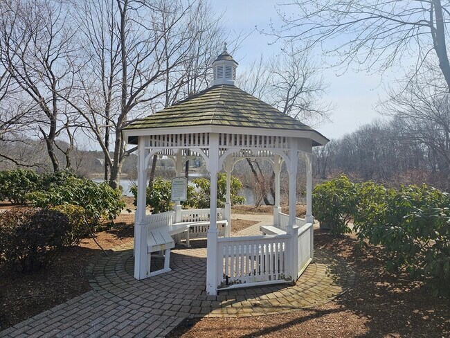 Foto del edificio - 10 Forge Pond