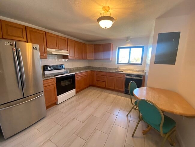 Building Photo - 12 9th St
