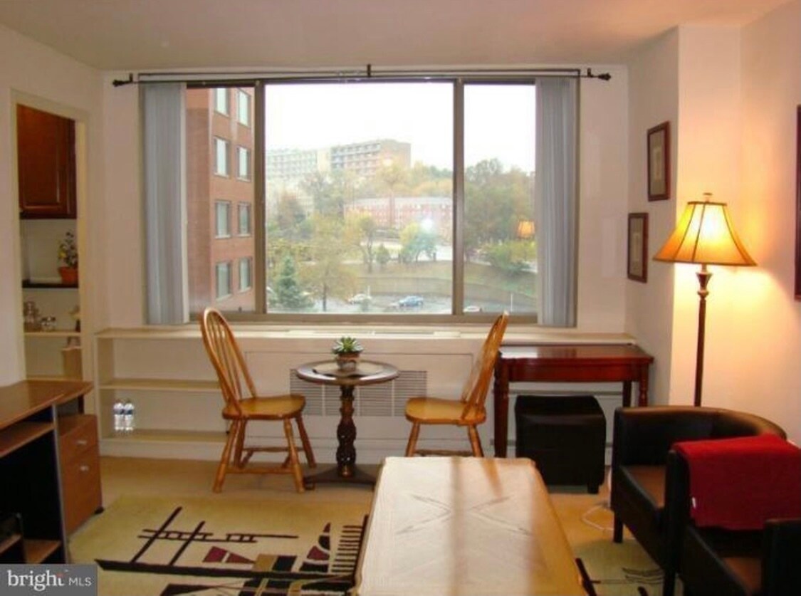 Primary Photo - 1121 ARLINGTON Blvd