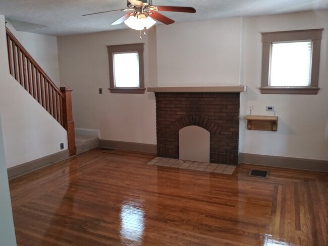 Building Photo - 807 7th Ave