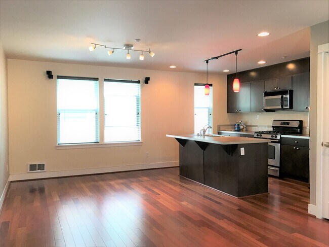 Building Photo - 834 N 145th Ln