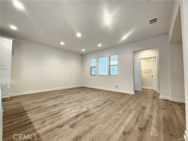 Building Photo - 336 Lantana Dr