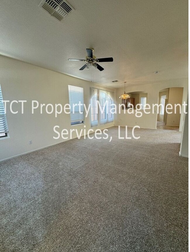 Foto del edificio - Cozy Three Bedroom House in Gated Mesa Community