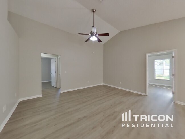 Foto del edificio - 1681 Riveredge Rd