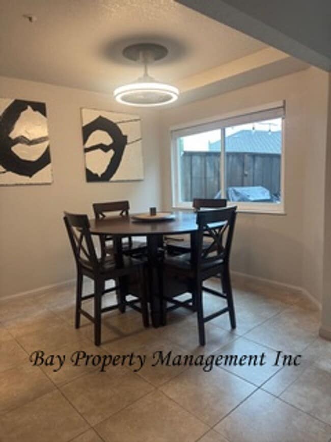 Foto del edificio - Coming in January! Beautiful 2 Bedroom, 2.5 Bath Home with Upgrades Throughout