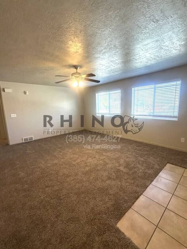 Foto del edificio - 6941 Village River Ln