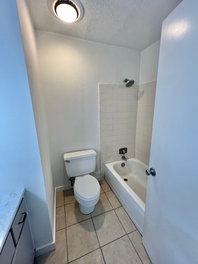 Building Photo - 212 Riverside Dr