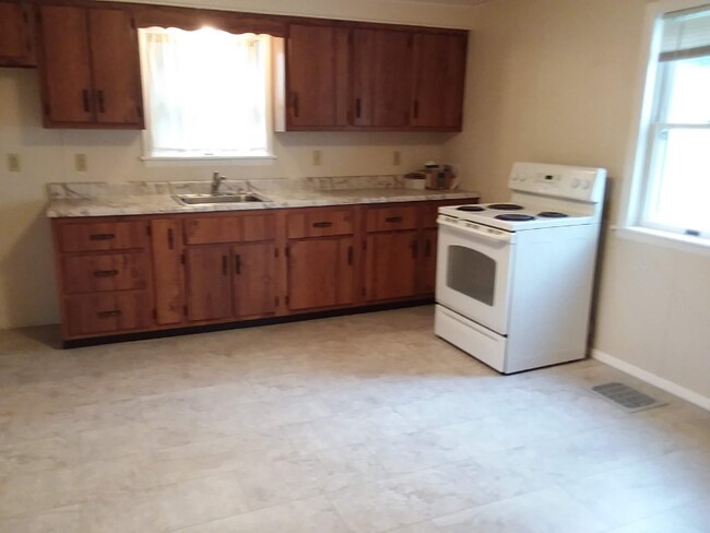 Building Photo - 150 T585