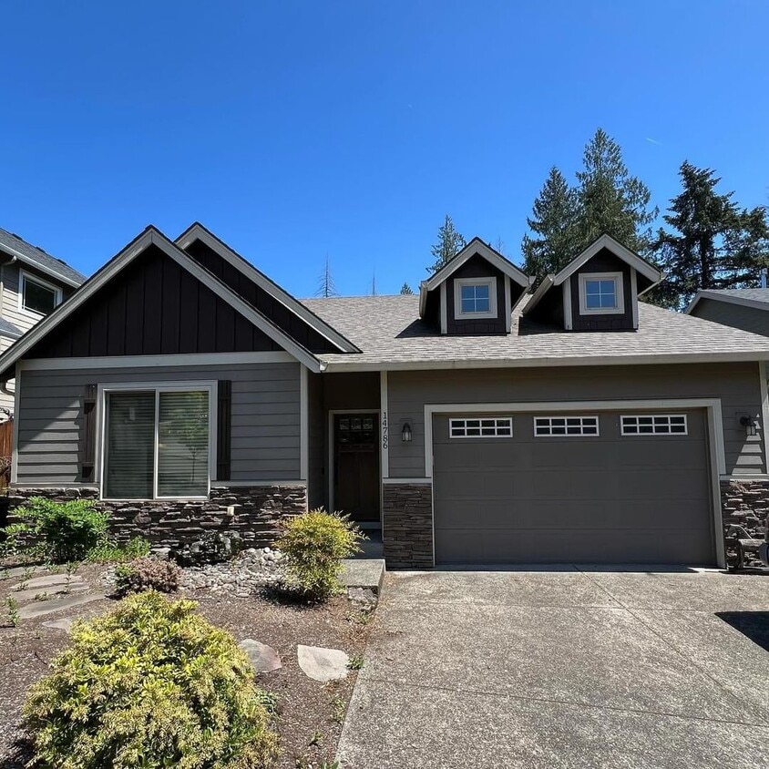 One Level and Backs To Greenspace - One Level and Backs To Greenspace