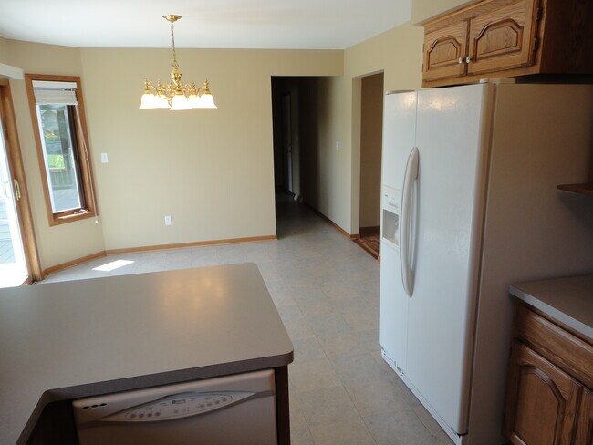 Building Photo - 933 South Street